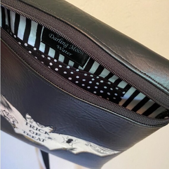 Halloween bat crossbody purse - Picture 4 of 5